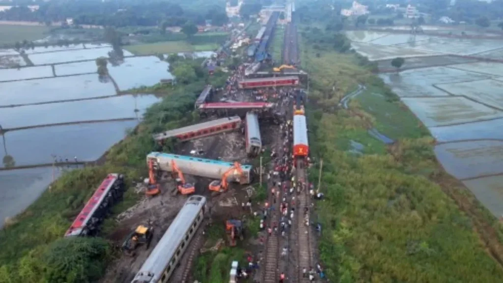Tamil Nadu train accident: मैसूरु-दरभंगा एक्सप्रेस के 13 डब्बे पटरी से उतरे, 19 यात्री हुए घायल, शुरू हुई जांच