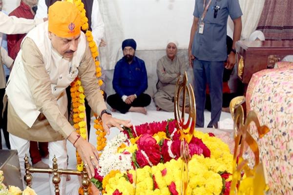 मुख्यमंत्री डॉ. यादव ने गुरू नानक जयंती पर गुरुग्रंथ साहब के दरबार में मत्था टेका गुरू नानक जी की शिक्षा और संदेश युगों-युगों तक हमारा मार्गदर्शन करेंगे