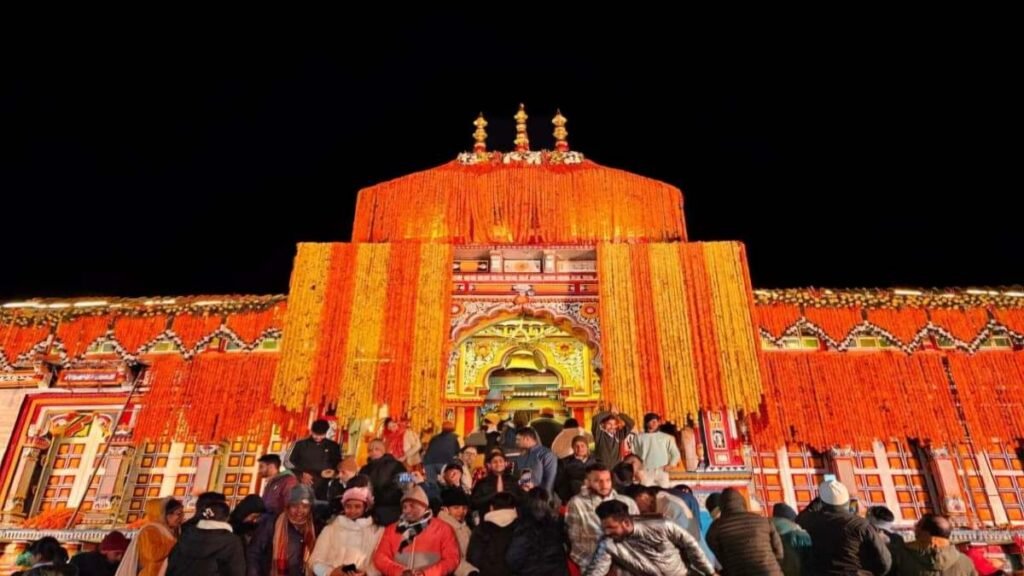 बदरीनाथ मंदिर के कपाट शीतकाल के लिए हुए बंद, चारधाम की यात्रा का हुआ समापन