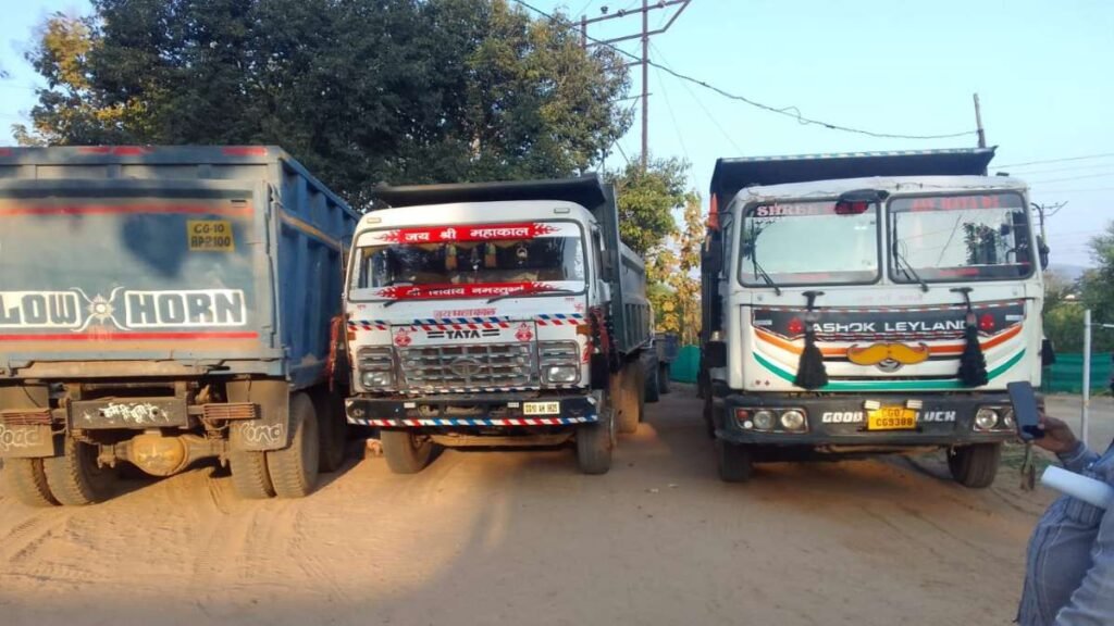 अवैध खनन और परिवहन पर प्रशासन की बड़ी कार्रवाई, 11 हाइवा और 8 ट्रैक्टर जब्त