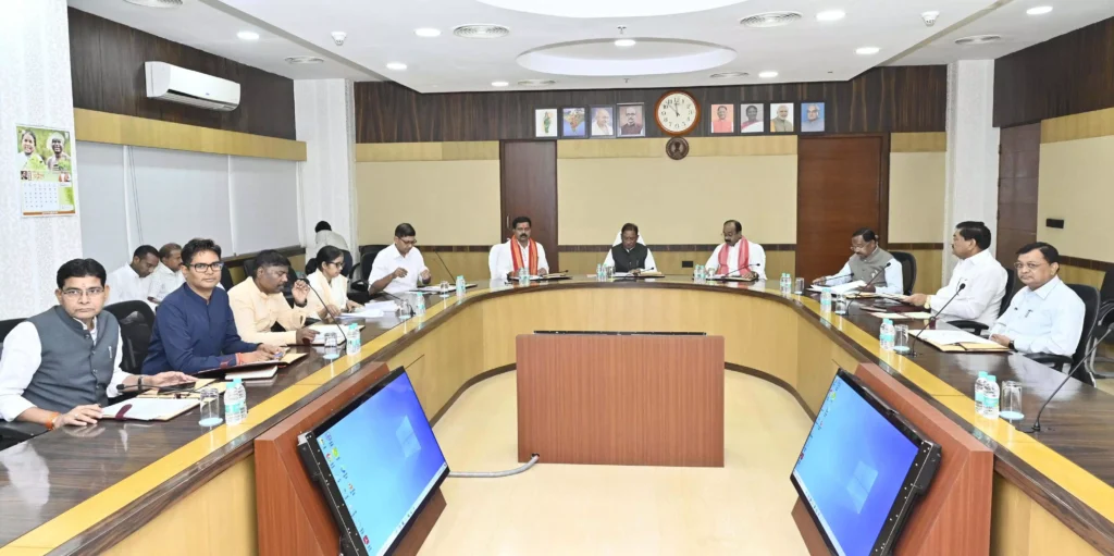 मंत्रालय में मुख्यमंत्री विष्णु देव साय की अध्यक्षता में कैबिनेट बैठक शुरू, किए जा  सकते हैं अहम घोषणाएं