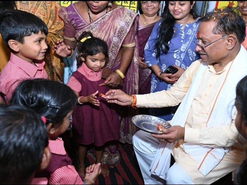 नौनिहालों के दिलों में भी बसते हैं प्रधानमंत्री मोदी और मुख्यमंत्री साय