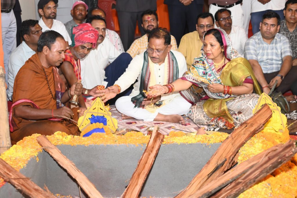 जगन्नाथ मंदिर के प्राण प्रतिष्ठा कार्यक्रम में शामिल हुए मुख्यमंत्री