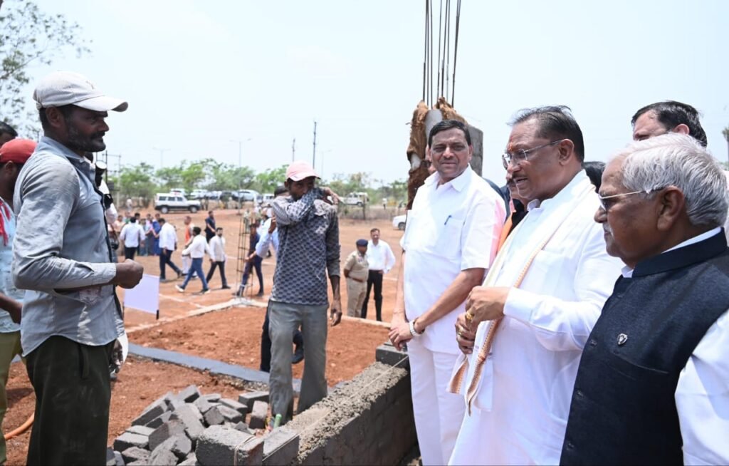 मुख्यमंत्री विष्णु देव साय आज अचानक पहुंचे अछोटी, निर्माणाधीन महतारी सदन का लिया जायजा