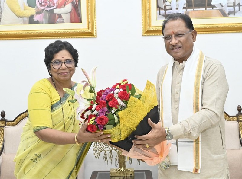 मुख्यमंत्री से राष्ट्रीय महिला आयोग की अध्यक्ष ने की सौजन्य मुलाकात