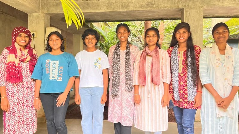 जशपुर की ग्रामीण बेटियों ने रचा इतिहास, 100 में से 43 पद किए अपने नाम