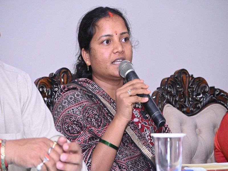 महिला एवं बाल विकास मंत्री ने अंबिकापुर में की विभागीय समीक्षा बैठक