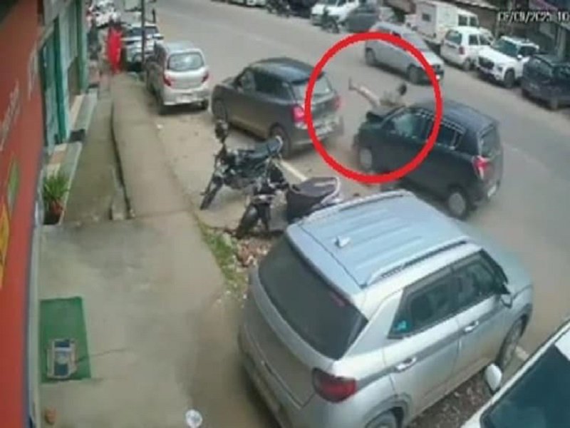 बिलासपुर के बाजार में बेकाबू कार का तांडव, महिला सहित दो लोग घायल