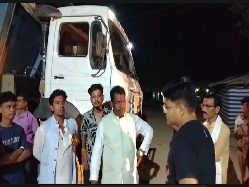 राजिम में अवैध रेत खनन पर एक्शन, सड़क पर उतरे BJP MLA