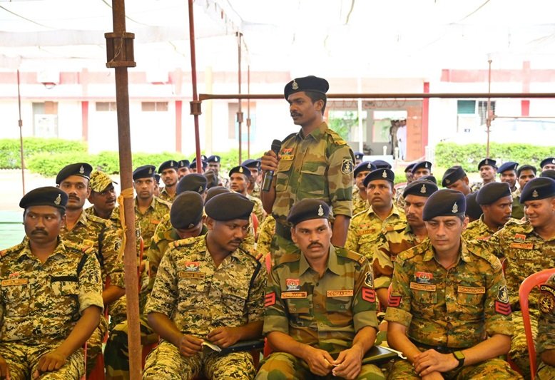 DGP अरूण देव गौतम ने दी गरियाबंद पुलिस के अधिकारी/कर्मचारी को बधाई