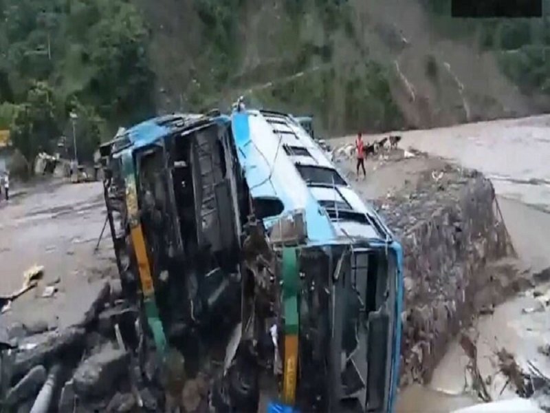 सुबह 5 बजे फटा बादल…! अचानक भयंकर सैलाब से भारी नुकसान