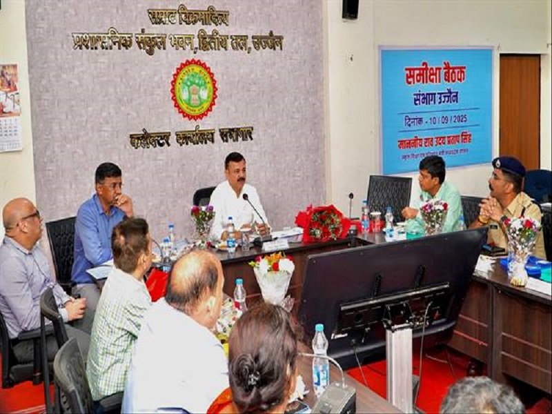 स्कूल शिक्षा एवं परिवहन मंत्री सिंह ने की समीक्षा