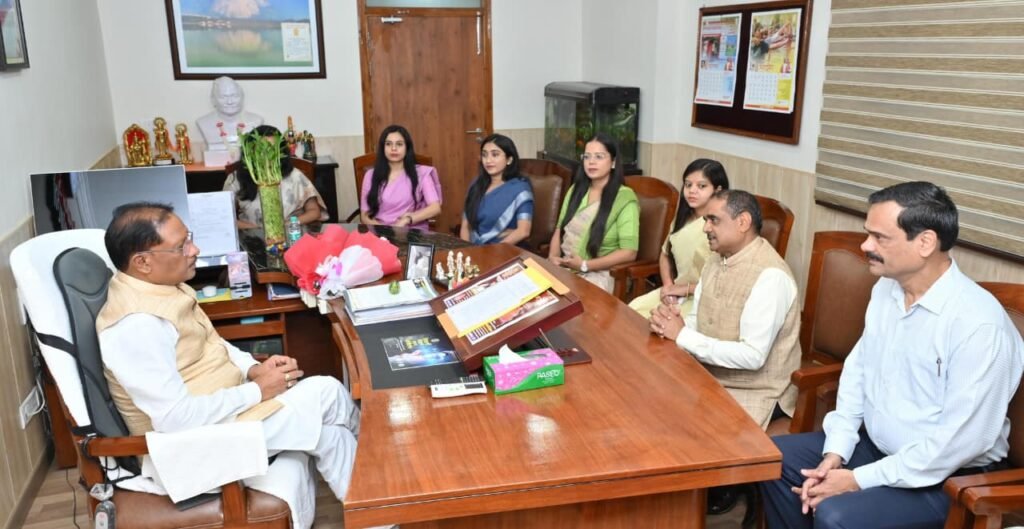 लोगों की समस्याओं को हल करने में राज्य प्रशासनिक सेवा के अधिकारियों की है