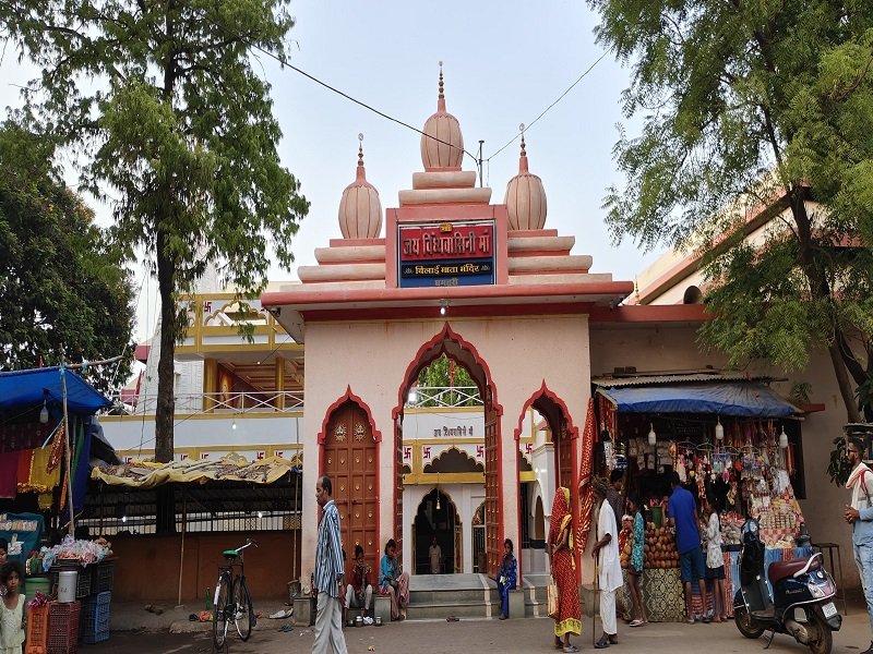 छत्तीसगढ़ में जंगलों के बीच एक अनोखा मंदिर: धरती से निकली मां विंध्यवासिनी