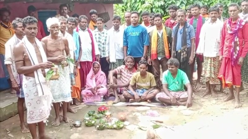 कोया परिवार लौट आया मूल धर्म में : बस्तर तक पहुंची धर्म जागरण की बयार