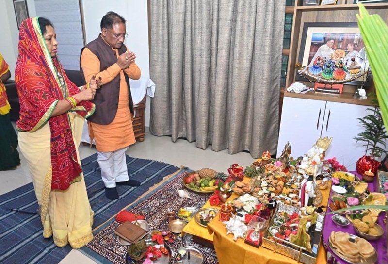 मुख्यमंत्री ने की गोवर्धन पूजा, प्रदेश की सुख-समृद्धि, खुशहाली की कामना की