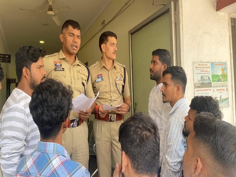 NSUI ने यातायात व्यवस्था की उतारी नज़र, किया व्यवस्था सुधारने की माँग