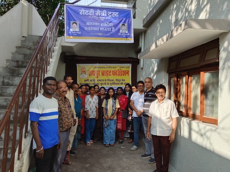 विक्षिप्त बच्चियों संग धूमधाम से मनाई दीपावाली