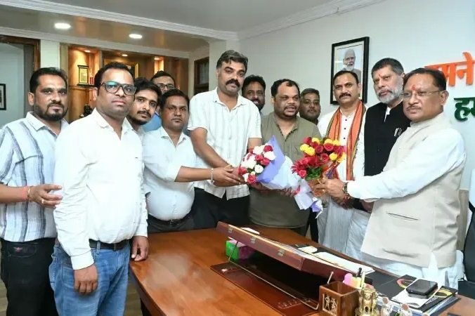 अनिश्चितकालीन हड़ताल के बाद 25 संविदा कर्मचारियों की सेवा बहाली…!