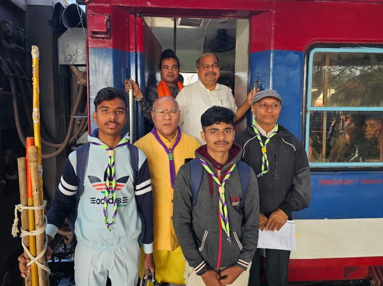विधायक पुरंदर मिश्रा ने हरी झंडी दिखाकर स्काउट–गाइड दल को किया रवाना
