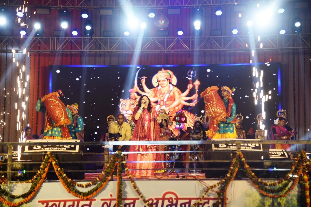 लोकसंगीत और बॉलीवुड सुरों से सजा मैनपाट महोत्सव