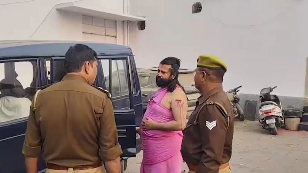 आशुतोष ब्रह्मचारी पर चलती ट्रेन में धारदार हथियार से हमला…