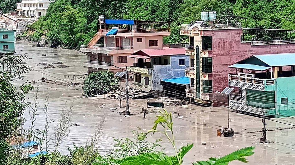 नेपाल में आया सैलाब, मिनटों में नदी ने लिया रौद्र रूप: 55 मौत कई लापता!