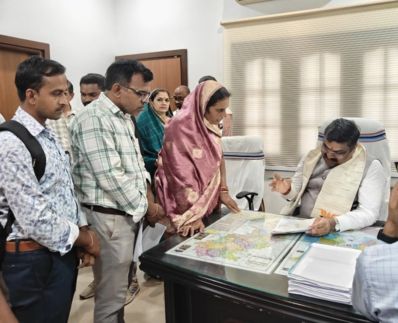 शिक्षा मंत्री गजेन्द्र यादव ने किया कार्यकर्ताओं से संवाद