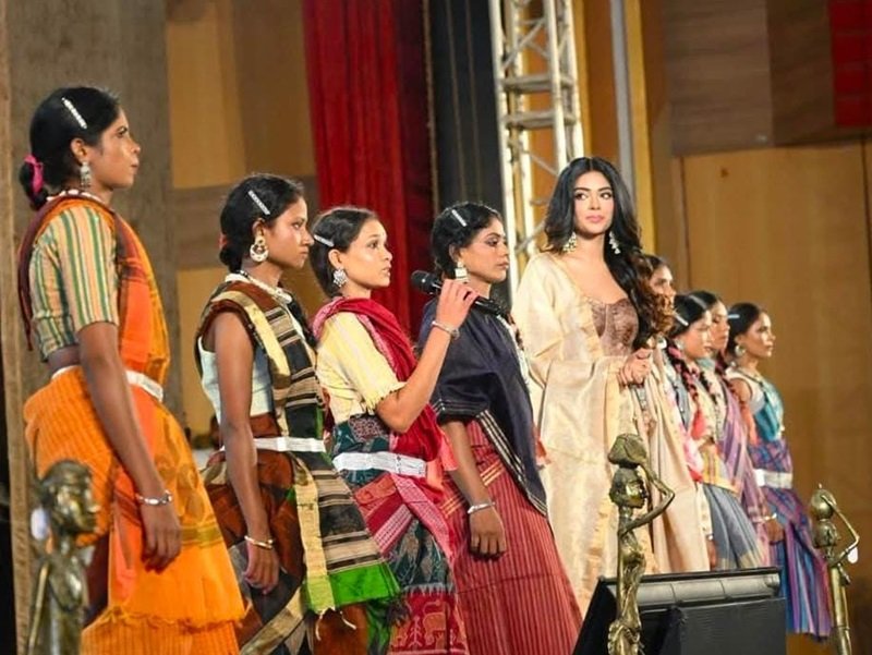 मुख्यधारा में लौटीं आत्मसमर्पित महिलाओं ने रैंप पर बिखेरा आत्मविश्वास