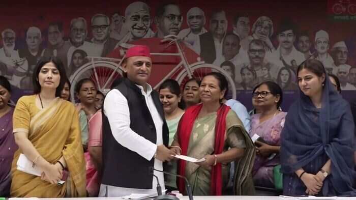 डिंपल यादव का महिलाओं को सालाना 40 हजार देने का वादा…