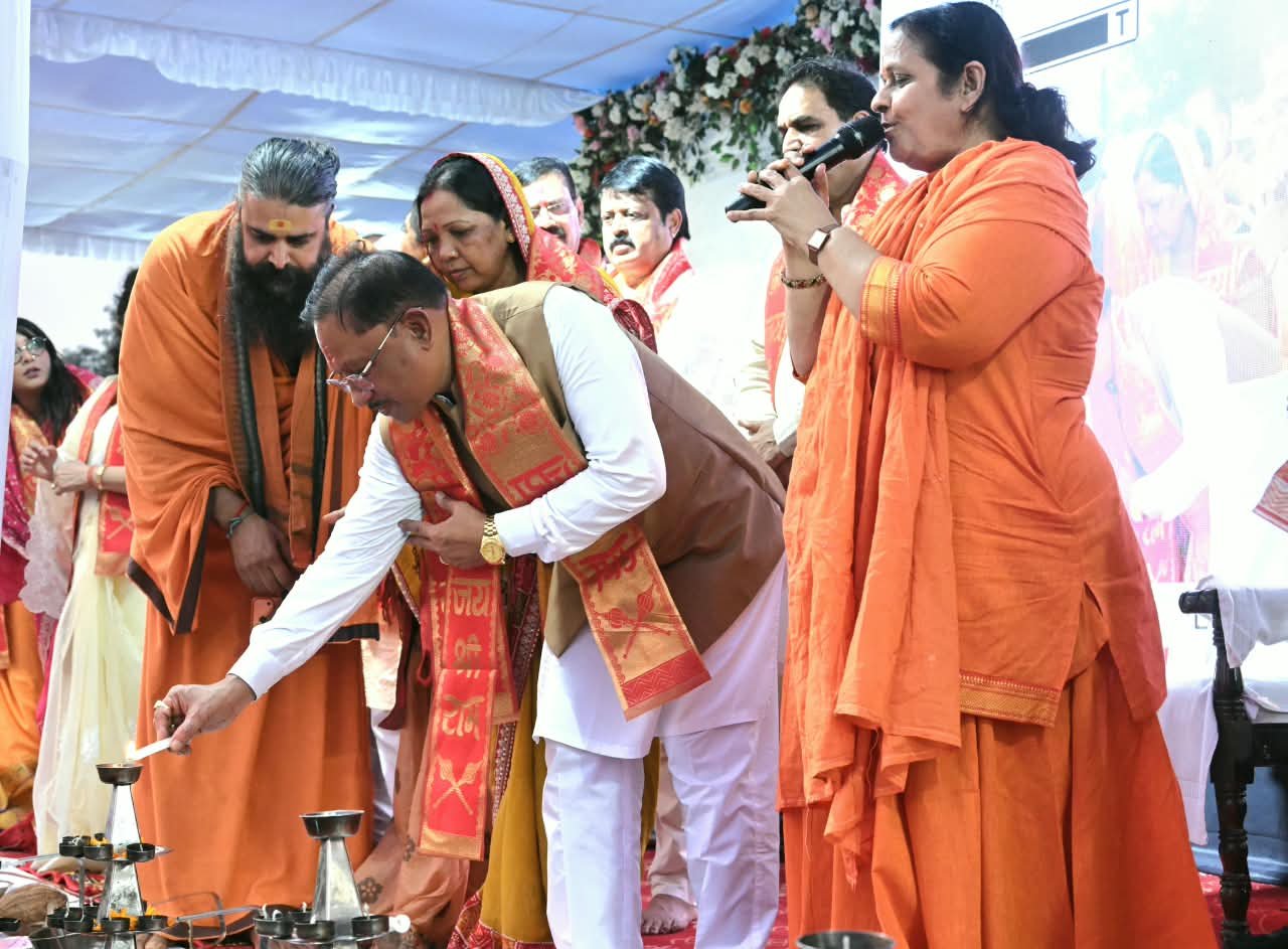 सवा लाख ‘आशीर्वाद के दीपों’ से जगमगाया खारुन तट