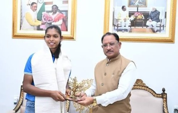 छत्तीसगढ़ की बेटी संजू देवी को मुख्यमंत्री ने 51 लाख रुपए देने की घोषणा की