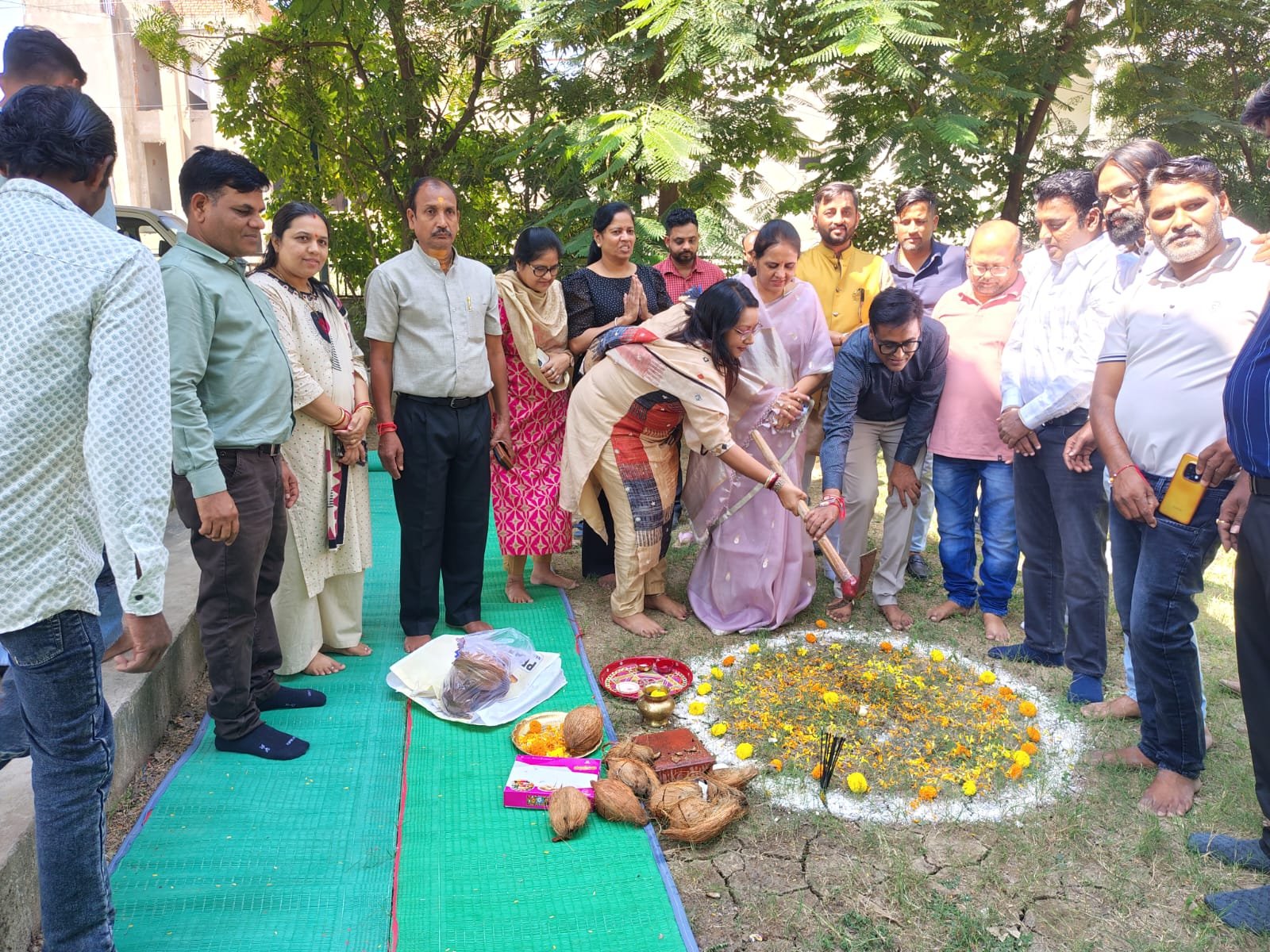 Raipur News: महापौर मीनल चौबे ने वर्धमान वाटिका में हॉल निर्माण और उद्यान सौंदर्यीकरण का किया भूमिपूजन
