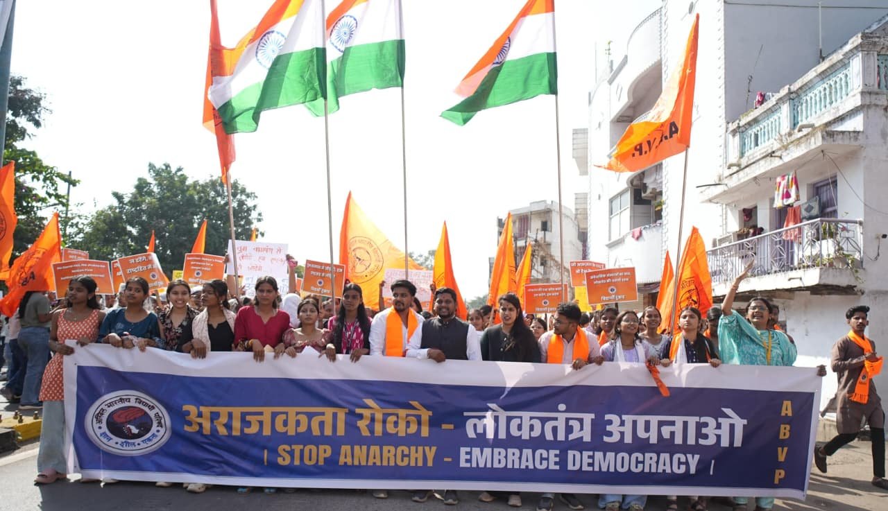 ABVP के विद्यार्थी हुंकार प्रदर्शन में शालिनी वर्मा का विवादित बयान, तीन लोगों को बताया आतंकवादी