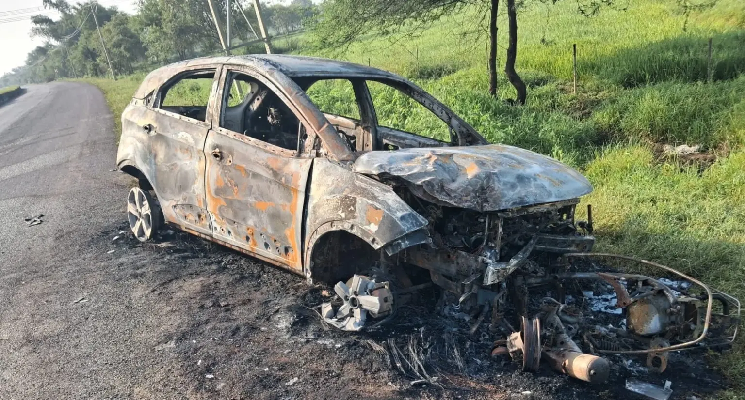 CG Accident स्कूटी से भिड़ी कार देखते ही देखते लगी आग