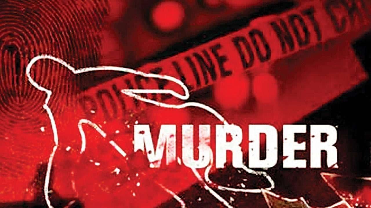 कमरे में लड़कियों संग युवक, पड़ोसियों के आते ही खूनी खेल